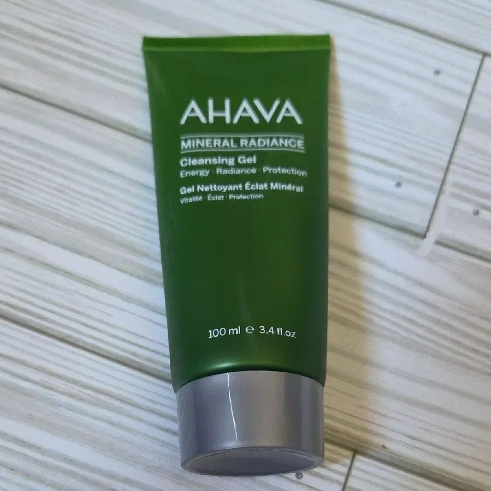 AHAVA Mineral Radiance Gel in Green with Silver Cap